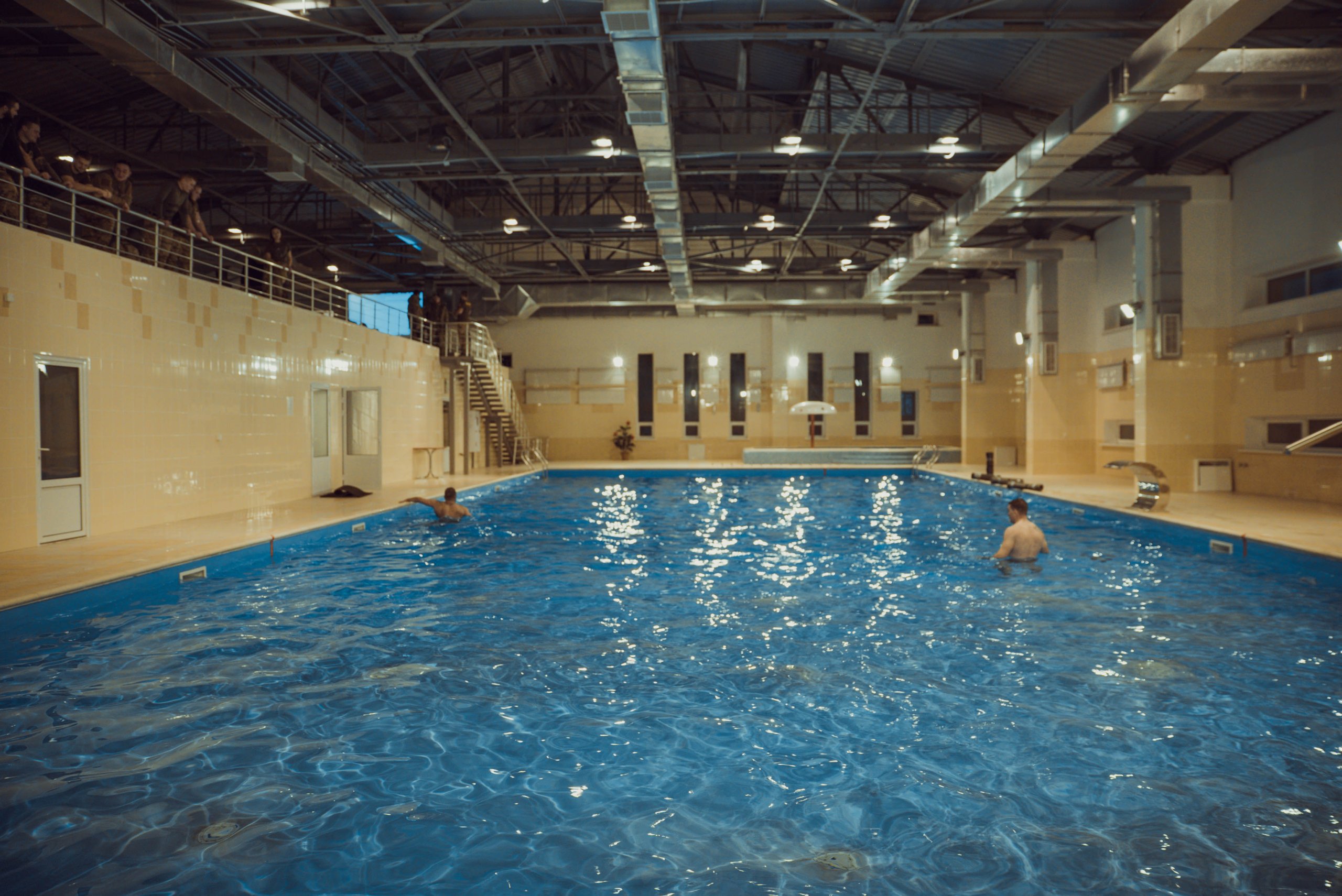 АЗОВ басейн