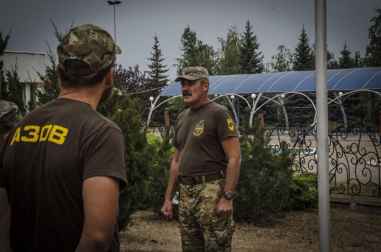 НА БАЗАХ АЗОВУ ВІДБУЛИСЬ УРОЧИСТІ ШИКУВАННЯ З ПІДНЯТТЯМ ДЕРЖАВНОГО ПРАПОРА