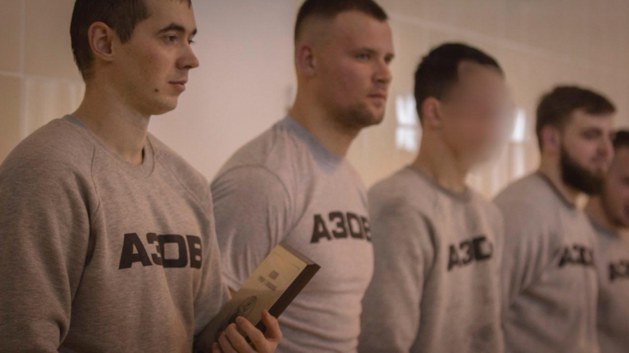 АЗОВЦІ ПОЗМАГАЛИСЯ У ПЛАВАННІ