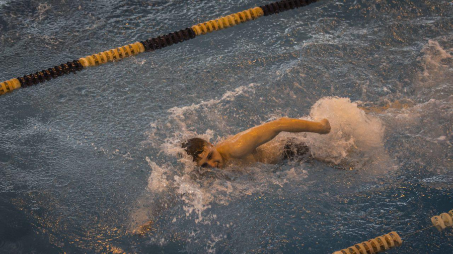 АЗОВЦІ ПОЗМАГАЛИСЯ У ПЛАВАННІ