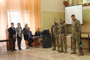 АЗОВЦІ ВІДВІДАЛИ ШКОЛЯРІВ ТА ВЗЯЛИ УЧАСТЬ В АКЦІЇ «ВІДПОВІДАЛЬНІСТЬ ПОЧИНАЄТЬСЯ З МЕНЕ»