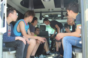 АЗОВЦІ ВЛАШТУВАЛИ ЕКСКУРСІЮ ДЛЯ ДІТЕЙ