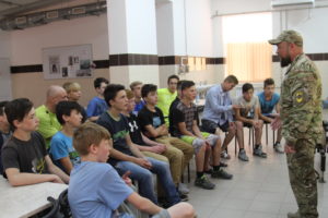 АЗОВЦІ ВЛАШТУВАЛИ ЕКСКУРСІЮ ДЛЯ ДІТЕЙ