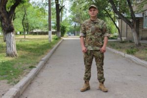 ГЕРОЇЧНИЙ ВЧИНОК: БОЄЦЬ АЗОВУ ЗАТРИМАВ ЗЛОЧИНЦЯ, ЯКИЙ НОЖЕМ ПОРІЗАВ ПІДЛІТКА