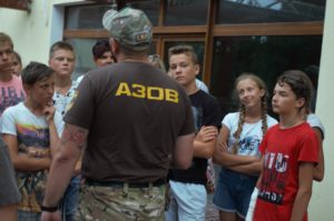 ПРИКЛАД ДЛЯ ПІДРОСТАЮЧОГО ПОКОЛІННЯ: АЗОВЦІ ПРИЙНЯЛИ У СЕБЕ В ГОСТЯХ ШКОЛЯРІВ З ВОЛИНІ
