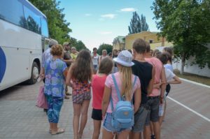 ПРИКЛАД ДЛЯ ПІДРОСТАЮЧОГО ПОКОЛІННЯ: АЗОВЦІ ПРИЙНЯЛИ У СЕБЕ В ГОСТЯХ ШКОЛЯРІВ З ВОЛИНІ