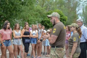 ПРИКЛАД ДЛЯ ПІДРОСТАЮЧОГО ПОКОЛІННЯ: АЗОВЦІ ПРИЙНЯЛИ У СЕБЕ В ГОСТЯХ ШКОЛЯРІВ З ВОЛИНІ