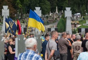 У Львові поховали азовця Олега «Ватсона» Кремеза. Сотні містян прийшли віддати шану полеглому медику