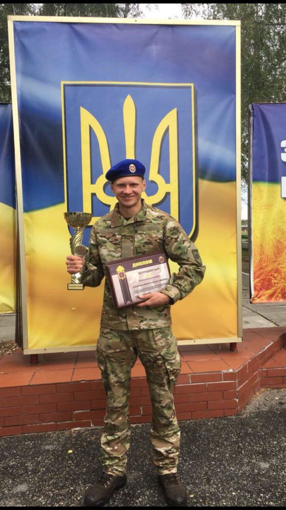 Перемагають найсильніші: азовець отримав берет з відзнакою