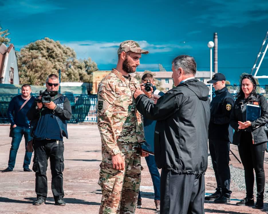 Бійці АЗОВу отримали почесні нагороди з рук міністра внутрішніх справ