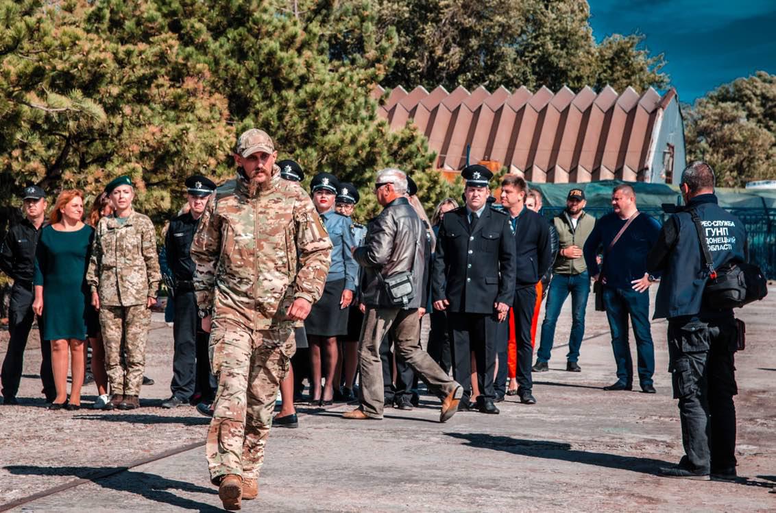 Бійці АЗОВу отримали почесні нагороди з рук міністра внутрішніх справ