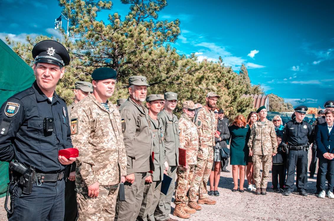 Бійці АЗОВу отримали почесні нагороди з рук міністра внутрішніх справ