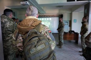 Делегація на чолі з Оксаною Корчинською відвідала базу полку АЗОВ