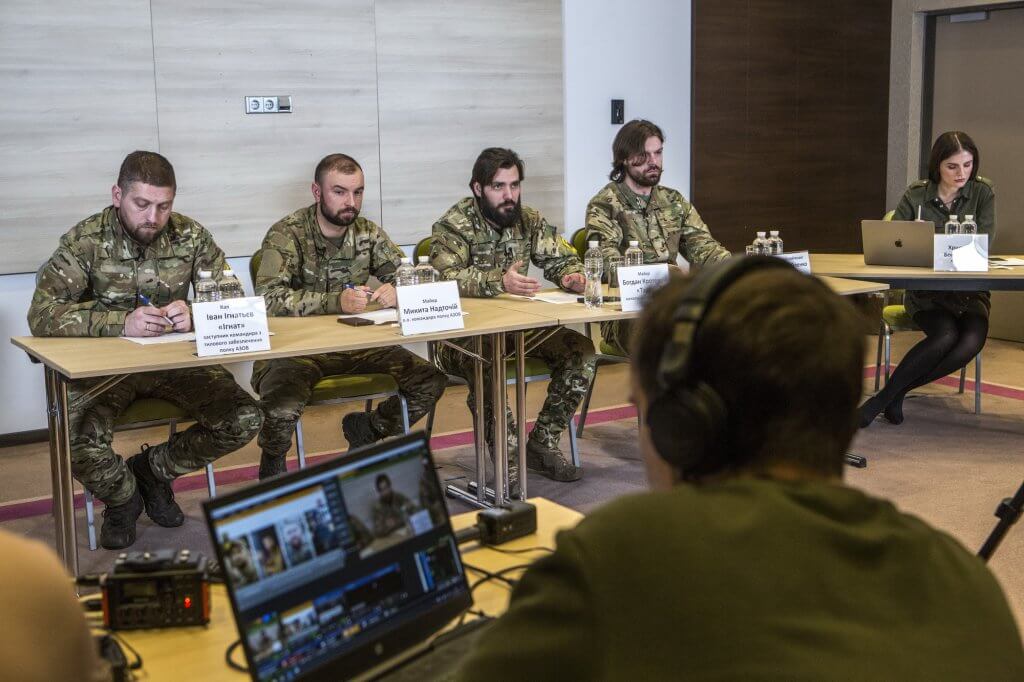 Повернуті з полону командири Азову